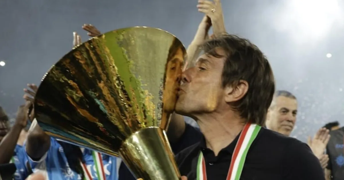 Napoli, l'ultimo atto di Antonio Conte: il Maradona celebra il tecnico dei trionfi nel giorno dell'addio