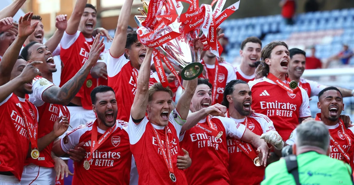 Arsenal sul tetto d'Inghilterra: i verdetti della Premier League 2025/26 tra trionfi e delusioni