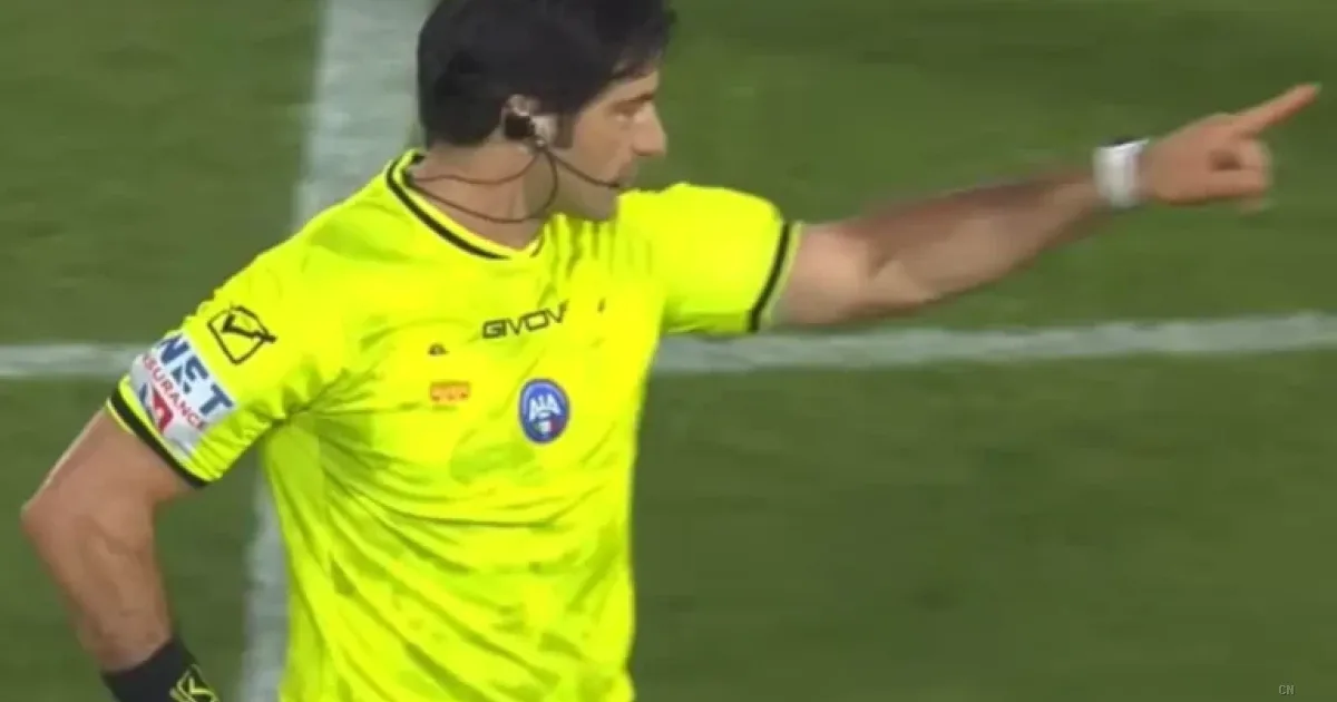 "Campionato falsato": bufera su Cremonese-Como dopo il rigore shock e tre espulsioni