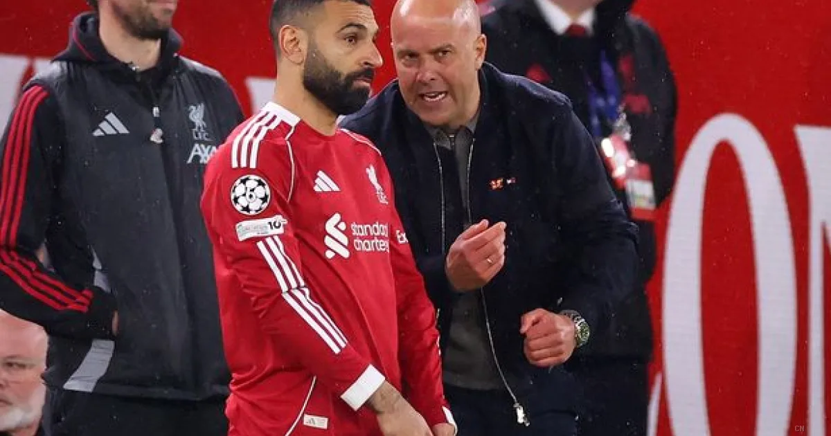 Salah rompe il silenzio su Slot e Klopp: la verità tattica dietro il cambiamento al Liverpool