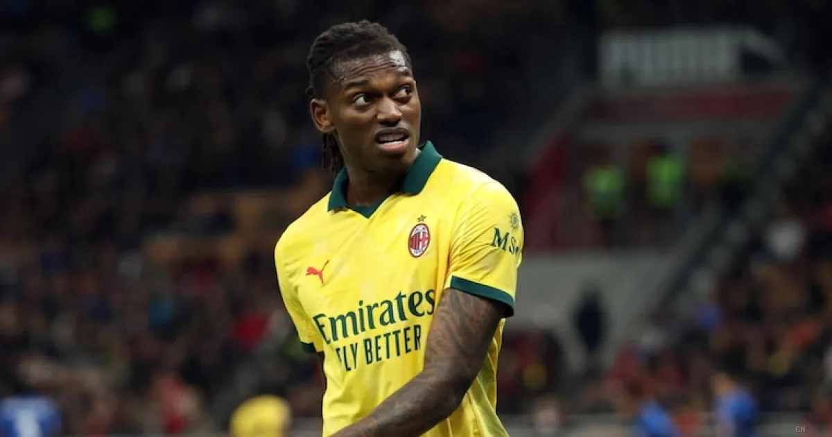 Milan, addio Leao: il club fissa il prezzo a 50 milioni mentre la Premier League chiama