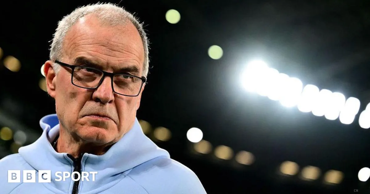 Marcelo Bielsa, l'ossessione per il calcio: dai 2000 nastri VHS alla sfida Mondiale con l'Uruguay