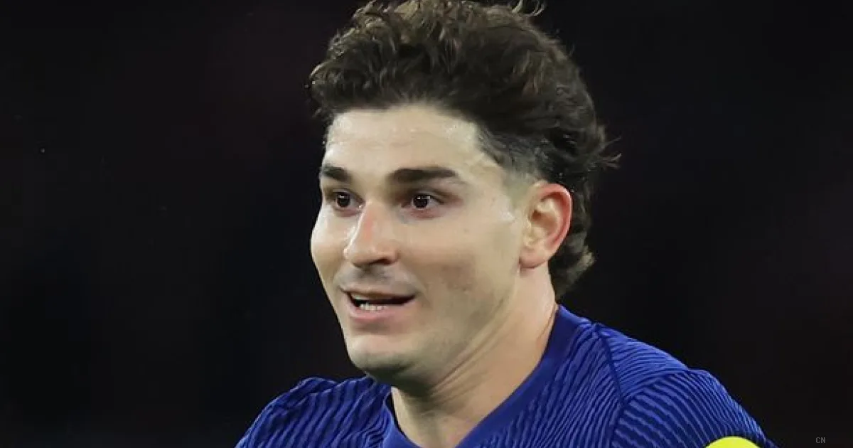 Arsenal, piano vendetta contro il PSG: sfuma Julian Alvarez ma si punta il gioiello Emmanuel Mbemba