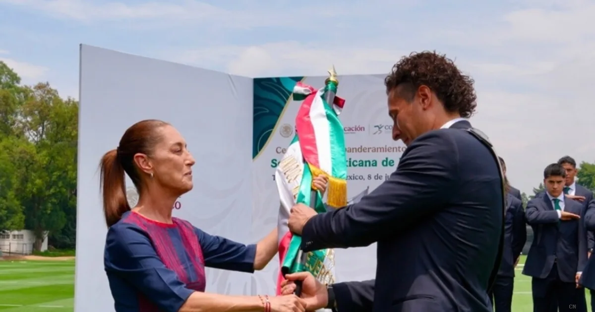 Mondiali: la presidente del Messico consegna la bandiera alla nazionale