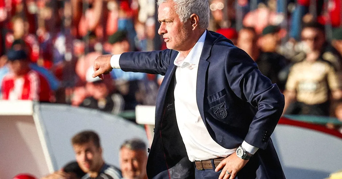 Mourinho saluta il Benfica