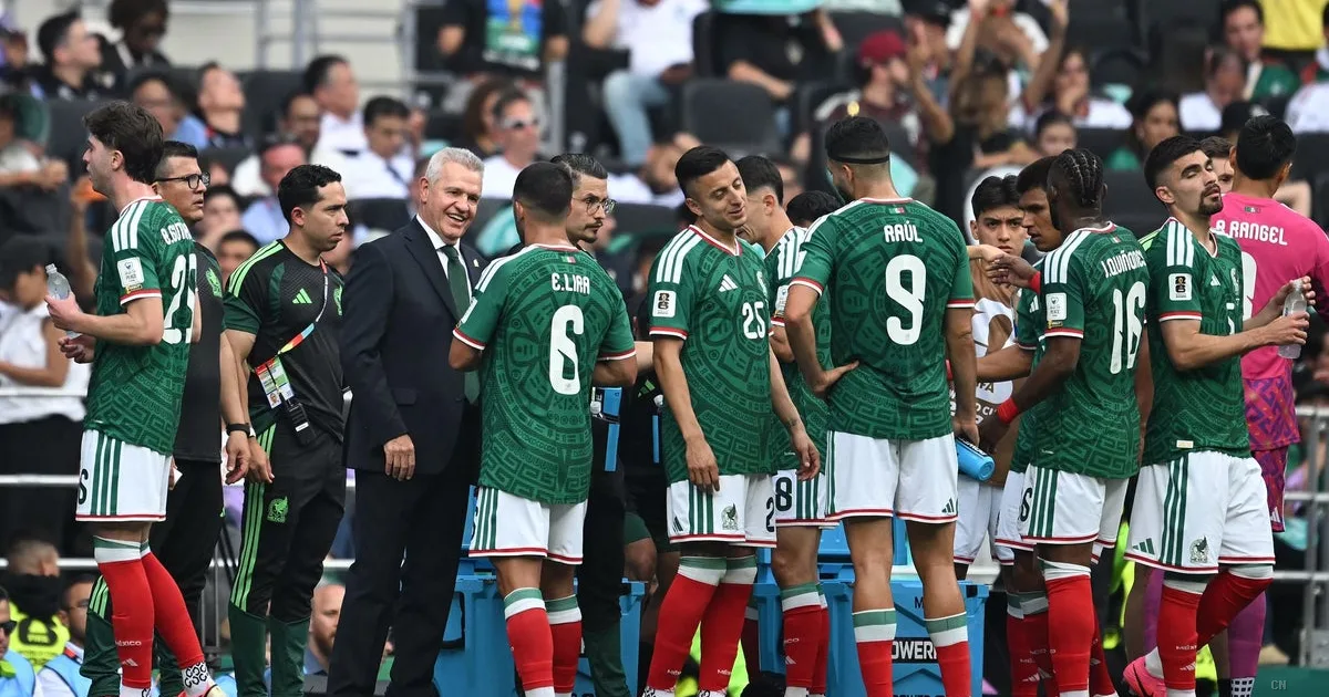Scandalo Water-gate ai Mondiali 2026: le pause idratazione obbligatorie scatenano la furia di tifosi e addetti ai lavori