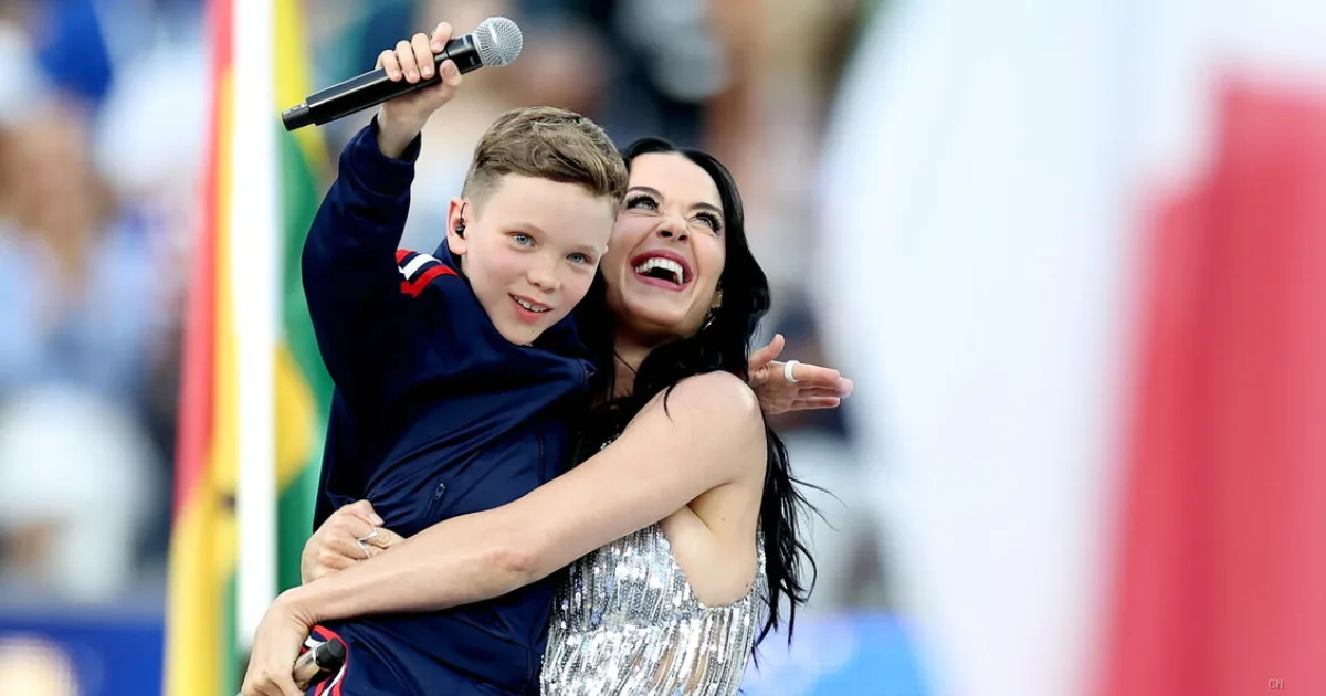 Mondiali, show a Los Angeles: il piccolo norvegese Tius Luka incanta il mondo insieme a Katy Perry