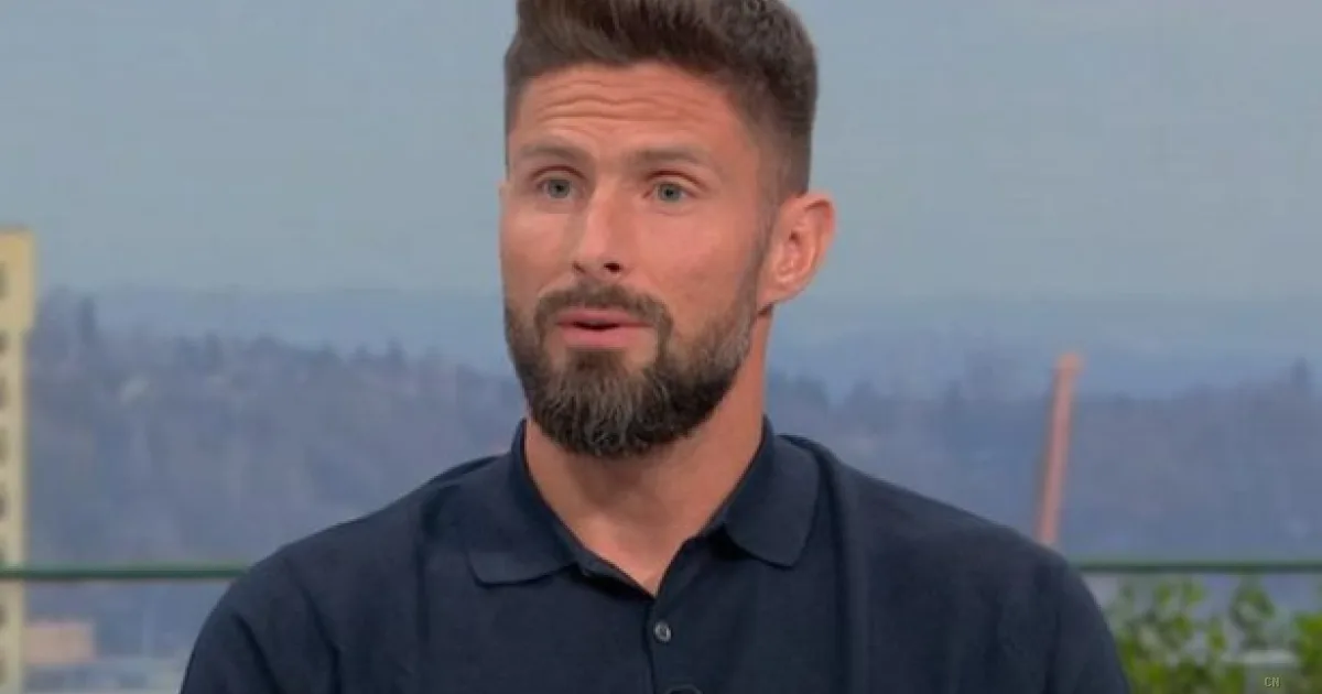 Olivier Giroud sotto attacco: i tifosi bocciano il suo ruolo da opinionista ai Mondiali per la BBC