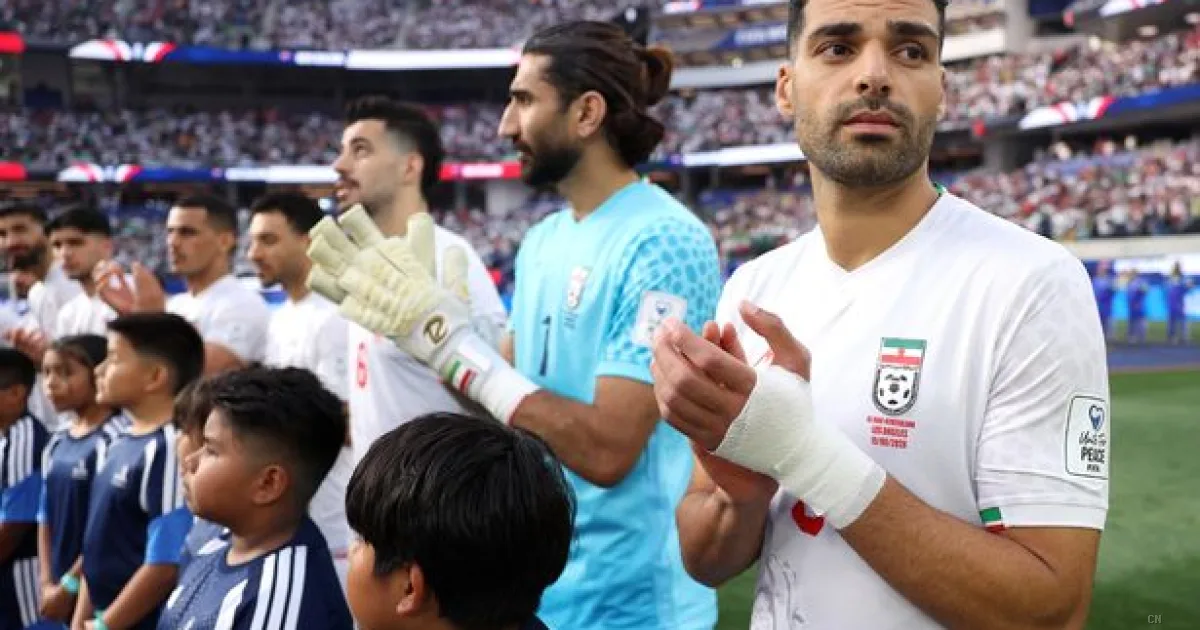 Mondiali 2026, caos e proteste in Iran-Nuova Zelanda: inni fischiati e bandiere proibite al SoFi Stadium