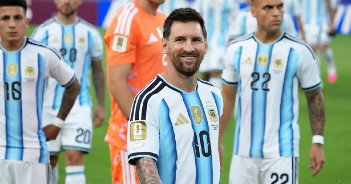 Mondiali 2026: Messi protagonista, morte di un tifoso scozzese e Tuchel parla dell'inno nazionale