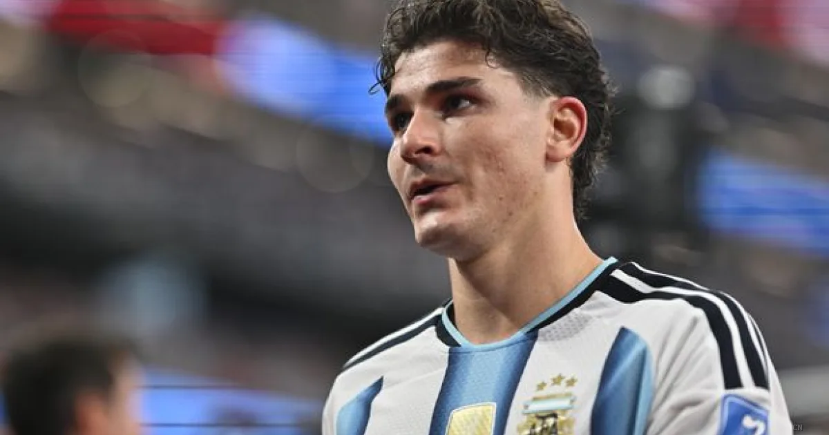 Calciomercato, Julian Alvarez rompe con l'Atletico: Arsenal su Rogers, il Chelsea scippa Palestra all'Inter