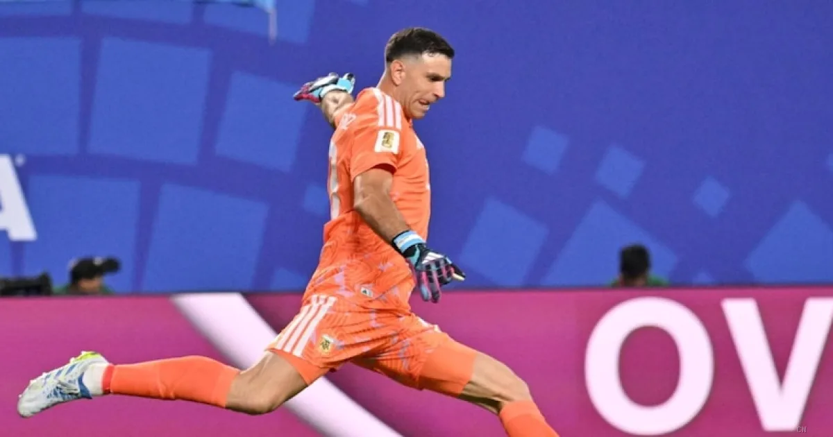 Juventus, missione Dibu Martinez: la strategia di Carnevali per superare il muro dell'Aston Villa