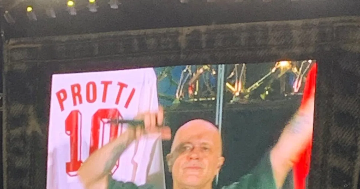 Max Pezzali rende omaggio a Igor Protti