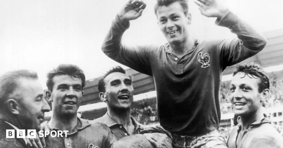 Just Fontaine: il record dei 13 gol ai Mondiali con scarpe in prestito e un fucile come premio