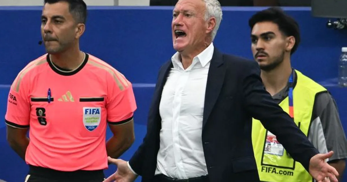 Francia fuori dal Mondiale, Deschamps attacca l'arbitro e Mbappé gela il CT: è un addio polemico