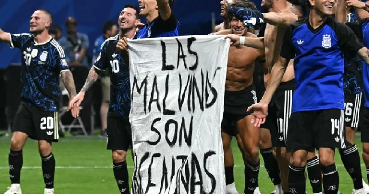 Argentina-Inghilterra, caos dopo la semifinale: l'Albiceleste rischia pesanti sanzioni dalla FIFA per i festeggiamenti