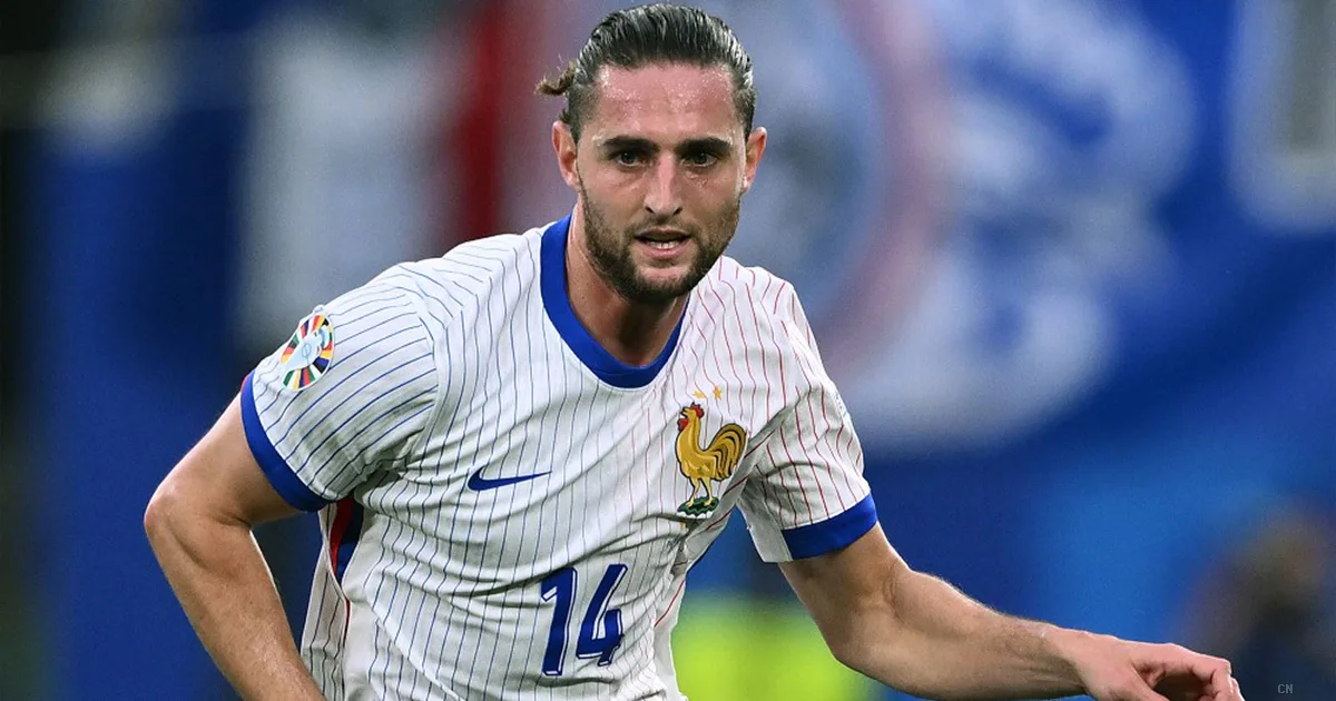Rabiot giura fedeltà al Milan: «Resto in rossonero, parlerò presto con Amorim dopo la delusione Mondiale»