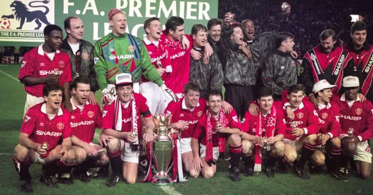 Manchester United, la rivelazione shock di Eric Cantona: "Ferguson voleva cacciarmi, mi salvò sua moglie"