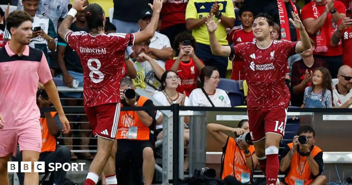 Liverpool, esordio amaro per Iraola: vittoria sul Sunderland ma tegola Gomez in difesa
