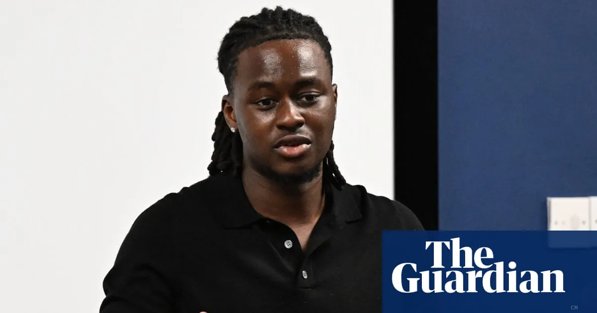 Dalle stelle del West Ham alle pizze a domicilio: la rinascita di Iyiola Adebayo grazie alla Premier League