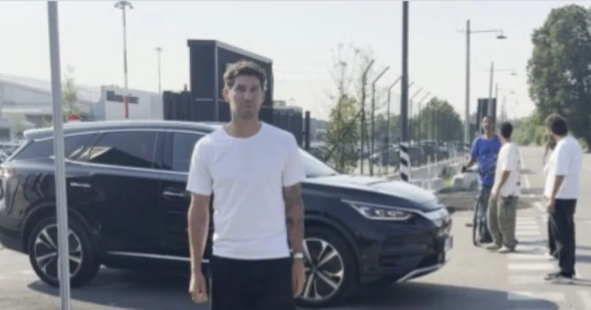 Colpo Inter, John Stones è arrivato a Milano: visite mediche e firma sul contratto biennale per l'ex City