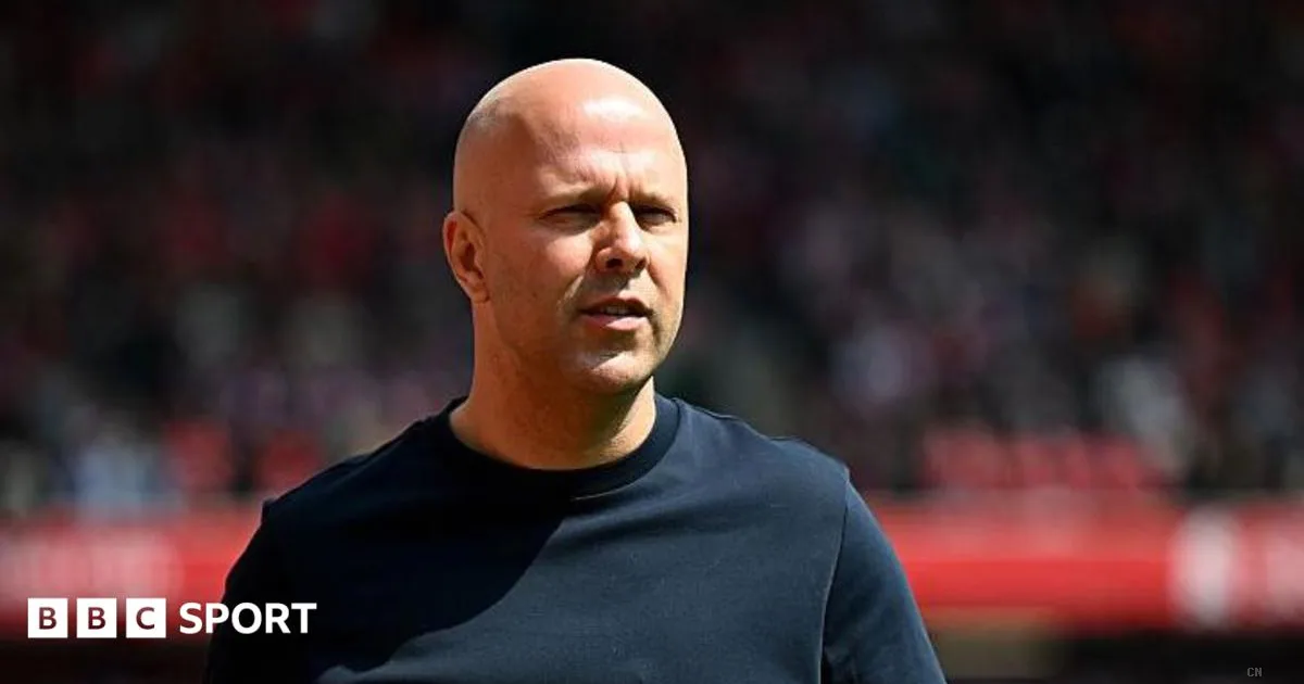 Arne Slot rifiuta la panchina dell'Olanda: l'ex tecnico del Liverpool vuole solo il calcio di club
