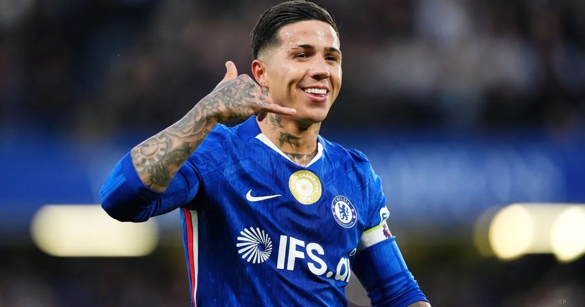 Calciomercato shock: ultimatum Chelsea per Enzo Fernandez, l'Arsenal punta Osimhen e Barcola scatena l'asta