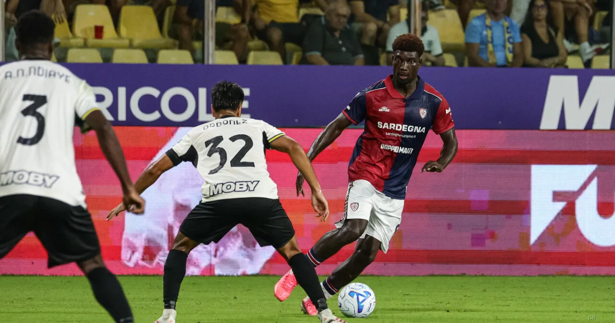 Cagliari, debutto a Parma tra scelte tattiche e nodi di mercato: Pisacane lancia Mendy e fa il punto sui nuovi