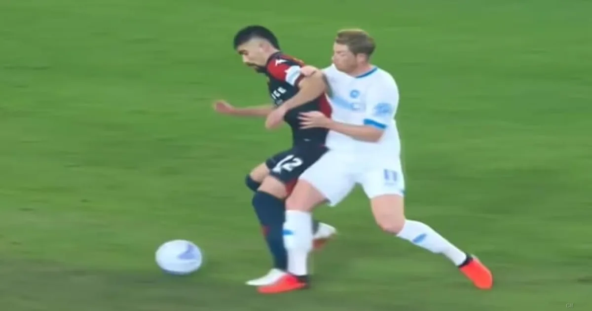 Moviola Genoa-Napoli: Di Bello bocciato, De Rossi furioso per il gol di De Bruyne e l'ombra di Orsato