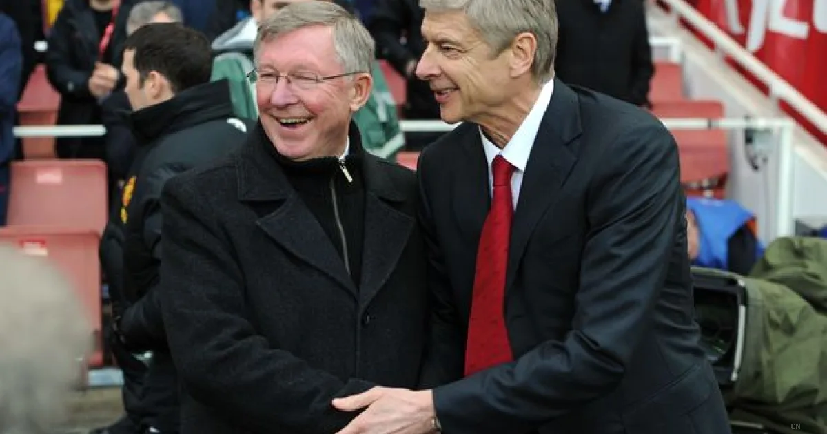 Ferguson convince Smalling a snobare l'Arsenal per il Manchester United