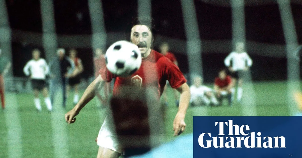 Mezzo secolo di cucchiaio: la storia e i segreti del rigore più audace di sempre da Panenka a Totti