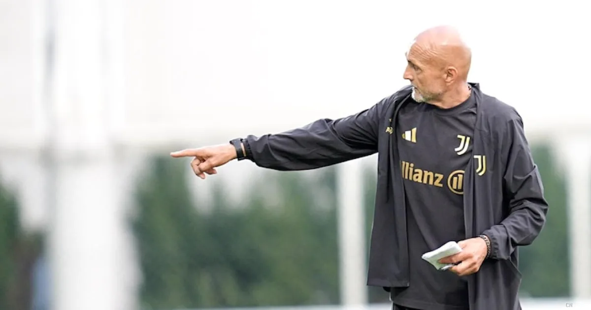 La Juventus di Spalletti sbarca a Hong Kong: rosa al completo e nuovi colpi per la tournée asiatica