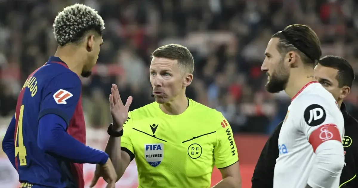 La Liga rivoluziona l'arbitraggio: telecamere negli spogliatoi e interviste ai direttori di gara