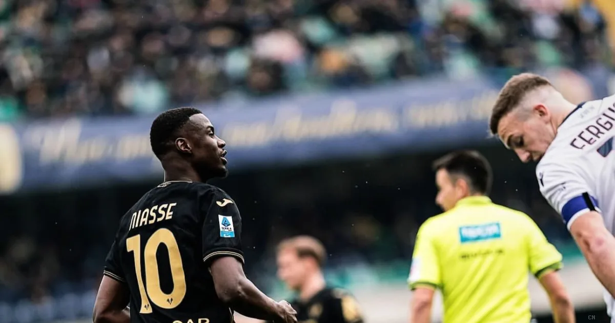 Niasse lascia il Verona: il Frosinone si aggiunge alla corsa