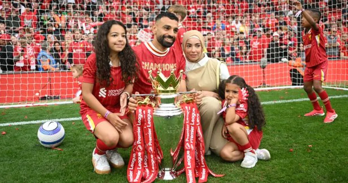 Fiocco azzurro per Mohamed Salah: la stella del Liverpool festeggia la nascita del terzo figlio