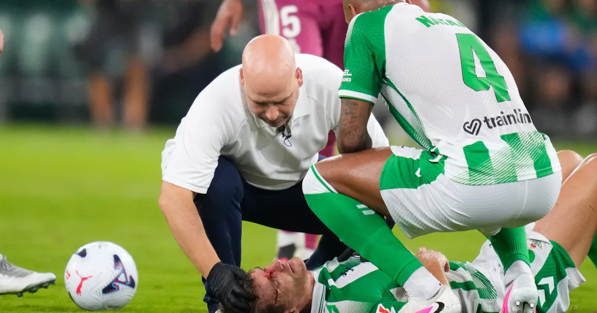 Paura per Diego Llorente: scontro shock e trauma cranico durante la sfida tra Real Betis e Real Madrid